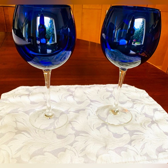 Cobalt blue color 9” tall wine glasses set of two glasses - Picture 7 of 8